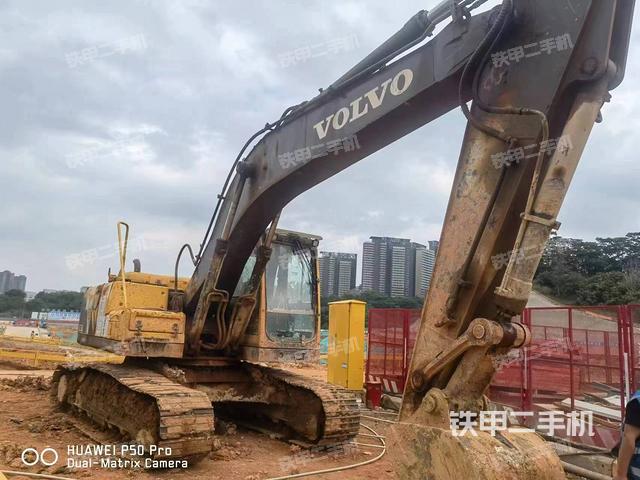 沃尔沃EC210B挖掘机