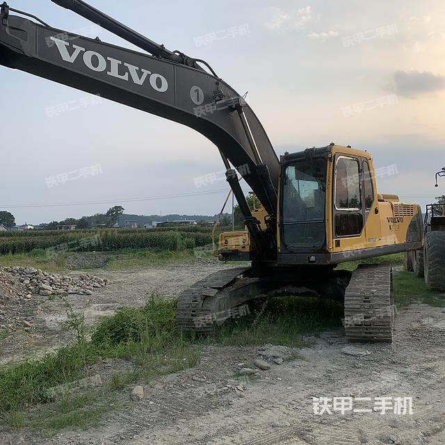 沃尔沃EC240BLC挖掘机