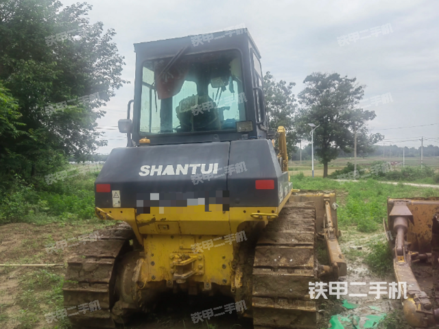 山推SD16标准型推土机