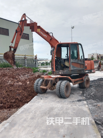 新源XY75W-8T挖掘机