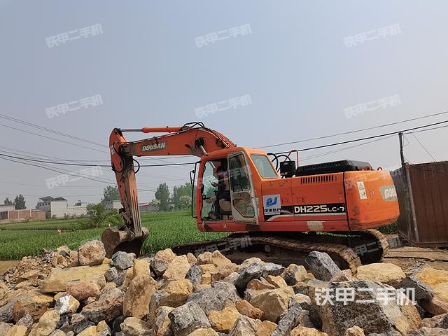 斗山DH225LC-7挖掘机