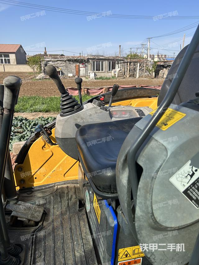 驾驶室顶部（整机外观）