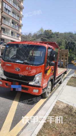 中国重汽4X2平板运输车