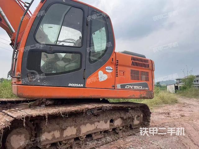 斗山DX150LC挖掘机