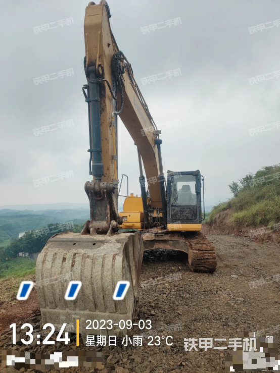 柳工CLG200挖掘机