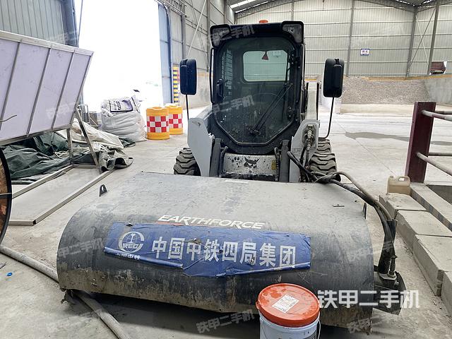 山猫S550滑移装载机