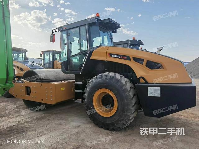 三一重工SSR260AC-8全液压压路机