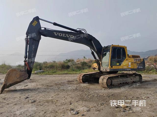沃尔沃EC210B挖掘机