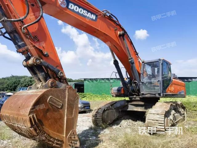 斗山DX520LC-9C挖掘机