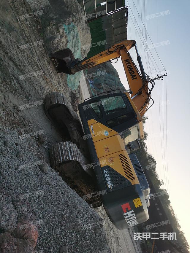 现代R215LVS挖掘机
