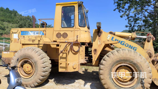 發(fā)動(dòng)機(jī)左側(cè)（整機(jī)外觀及大件）