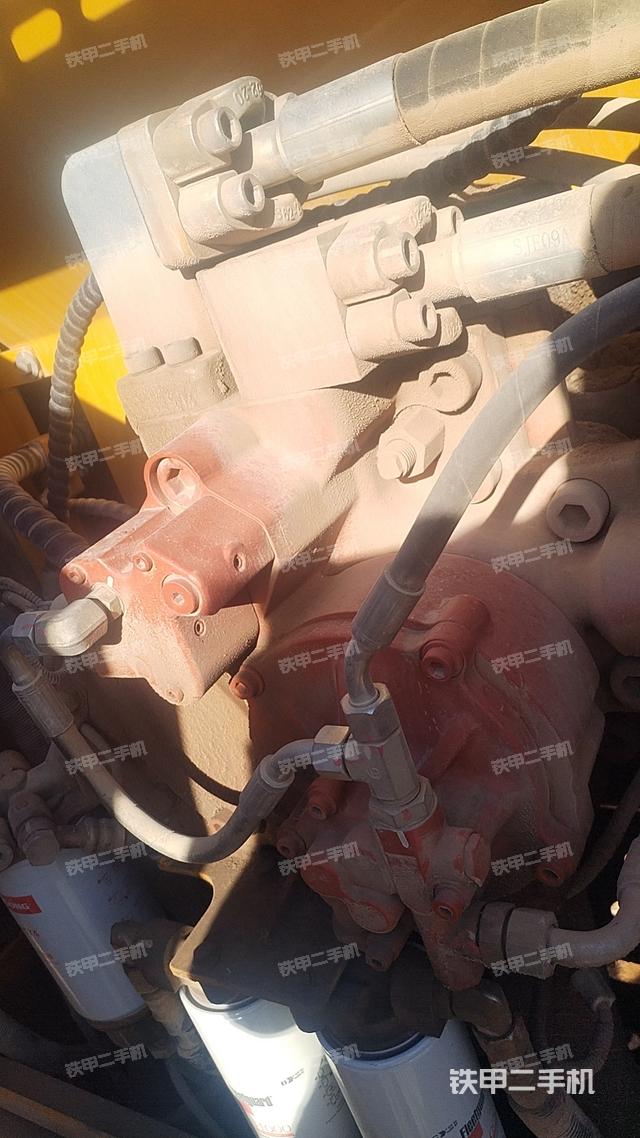 液壓泵艙室正面整體（整機(jī)外觀）