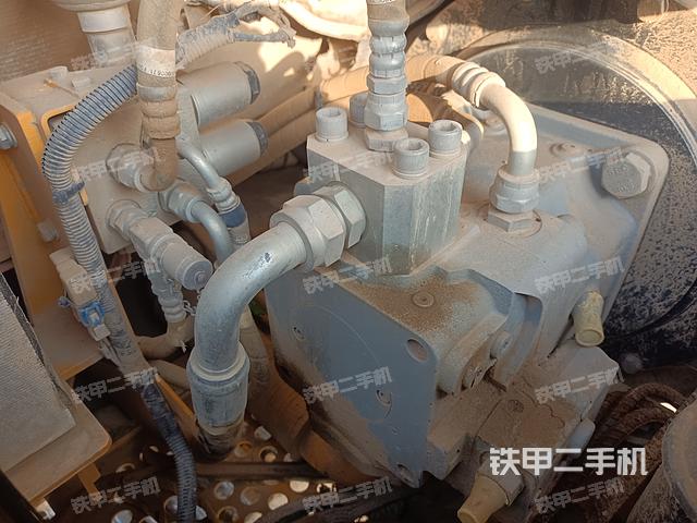 回轉(zhuǎn)馬達(dá)和主控閥（整機(jī)外觀）