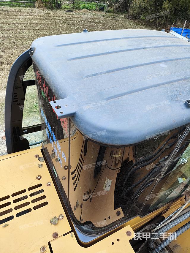 驾驶室顶部（整机外观）