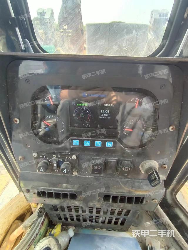 驾驶室操作台（设备外观及核心部件）