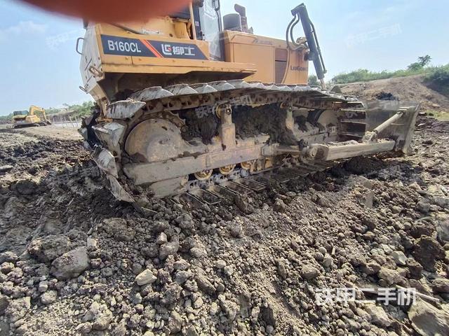 整机右后45°（设备外观及核心部件）