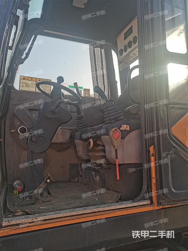 驾驶室整体（整机外观）