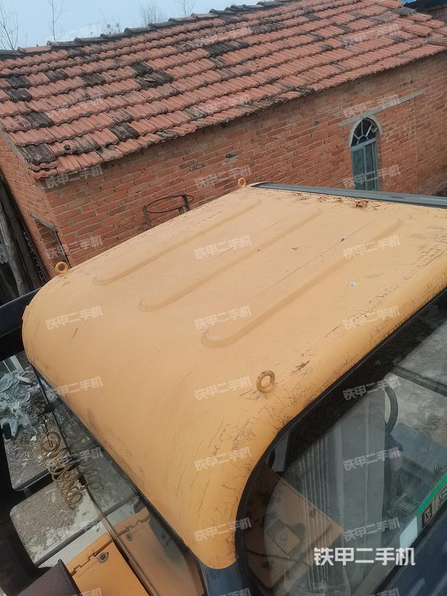 驾驶室顶部（整机外观）