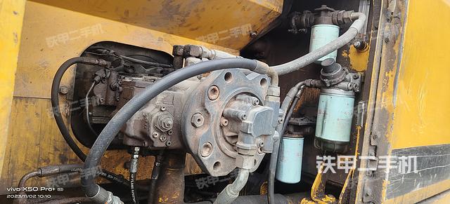 液压泵舱室正面整体（整机外观）