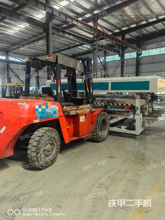 整机右侧（设备外观及核心部件）