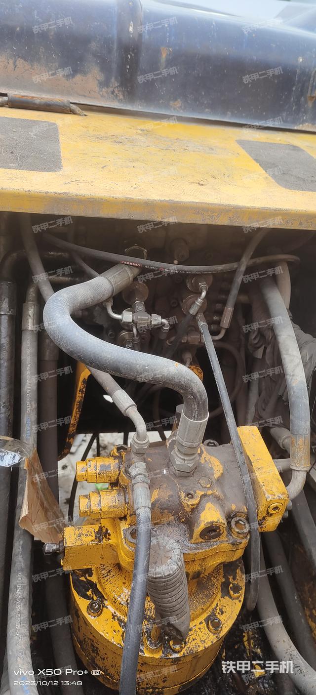 回转马达和主控阀（整机外观）