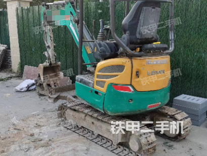 驾驶室顶部（整机外观）