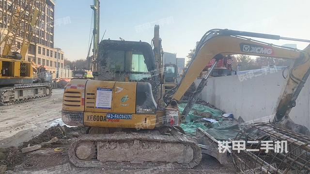 单侧履带整体（整机外观）