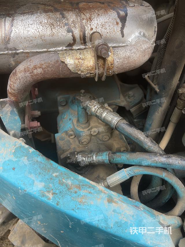 液压泵舱室正面整体(整机外观) 液压泵舱室正面整体(整机外观)