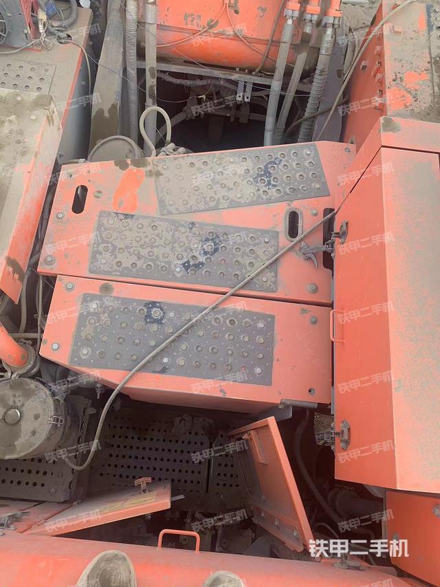 驾驶室顶部（整机外观）