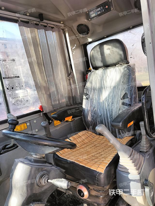 驾驶室整体（整机外观）