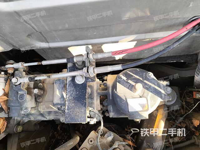 回转马达和主控阀（整机外观）