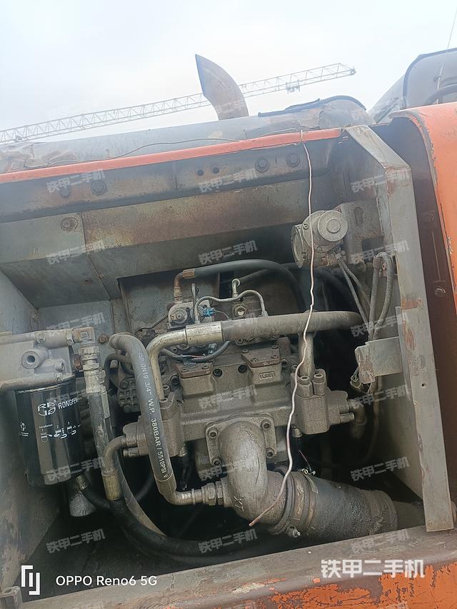 液壓泵艙室正面整體(整機外觀) 液壓泵艙室正面整體(整機外觀)