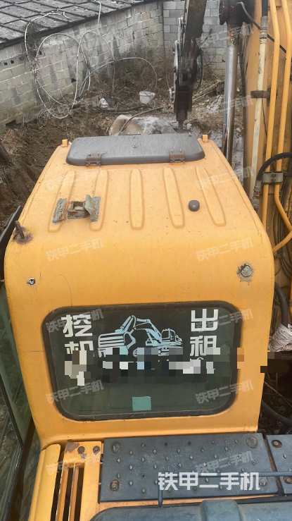 駕駛室頂部(整機(jī)外觀) 駕駛室頂部(整機(jī)外觀)