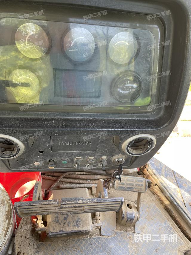 驾驶室操作台（设备外观及核心部件）