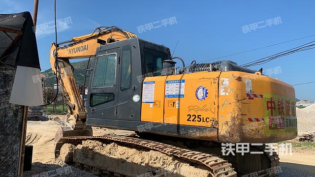 現(xiàn)代R225LC-7挖掘機