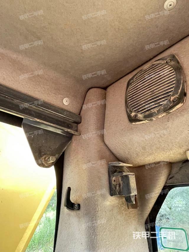 驾驶室顶部（整机外观）