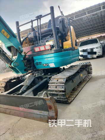 回转马达和主控阀（整机外观）