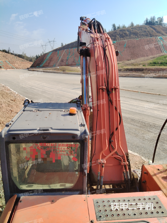 驾驶室顶部（整机外观）