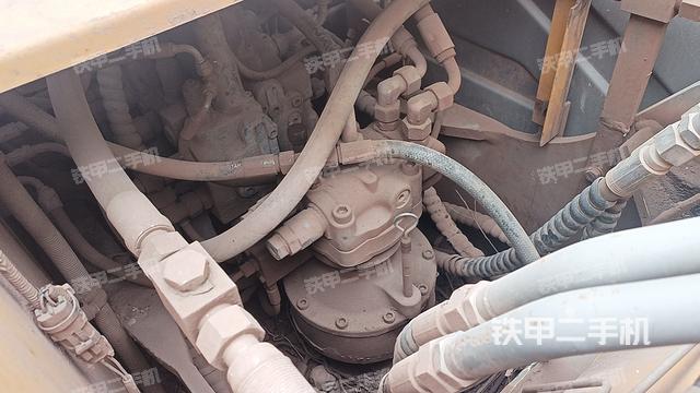 回转马达和主控阀（整机外观）