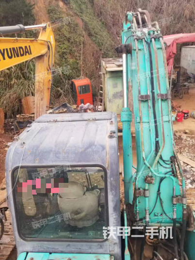 驾驶室顶部（整机外观）