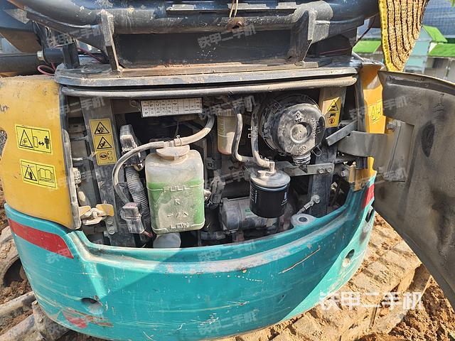 液压泵舱室正面整体（整机外观）