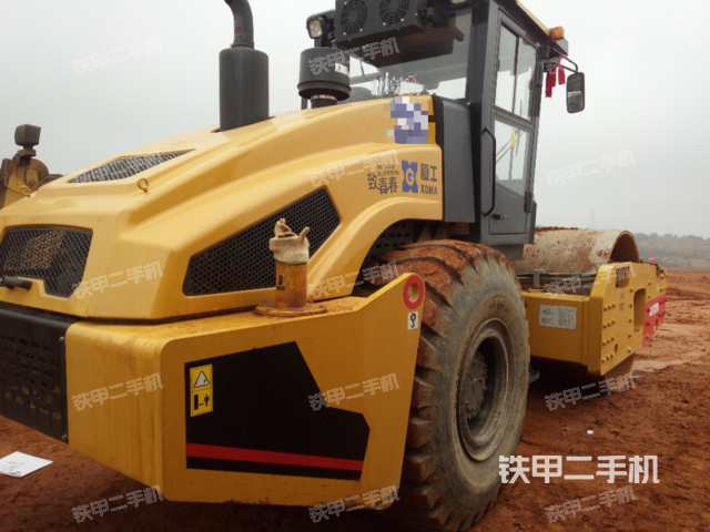 整机左侧（设备外观及核心部件）