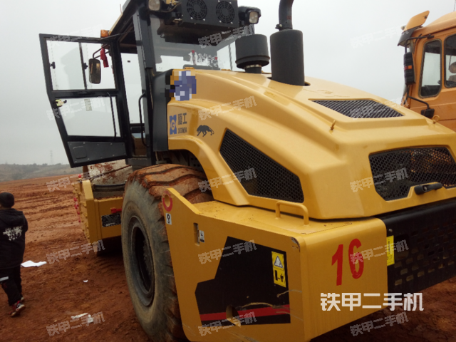 整机右后45°（设备外观及核心部件）