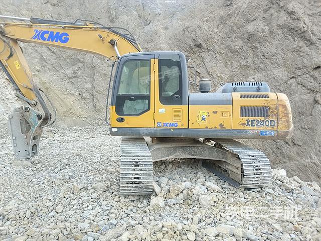 徐工XE215D挖掘機(jī)