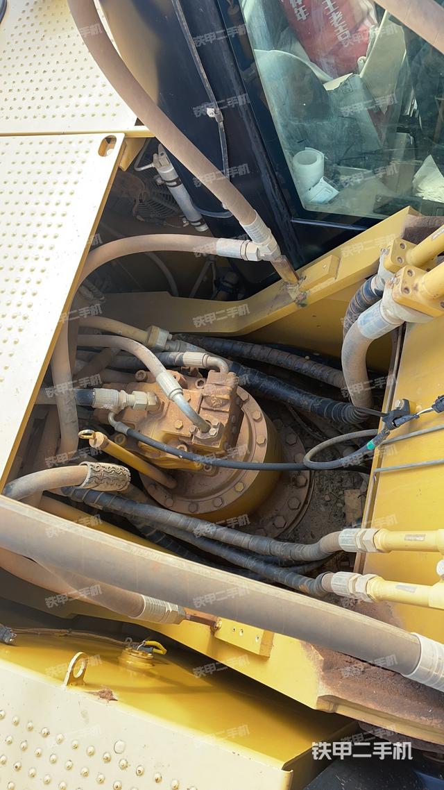 回转马达和主控阀（整机外观）