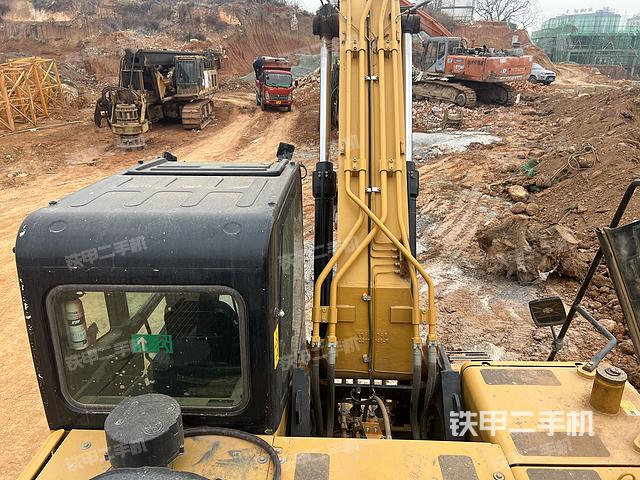 驾驶室顶部（整机外观）