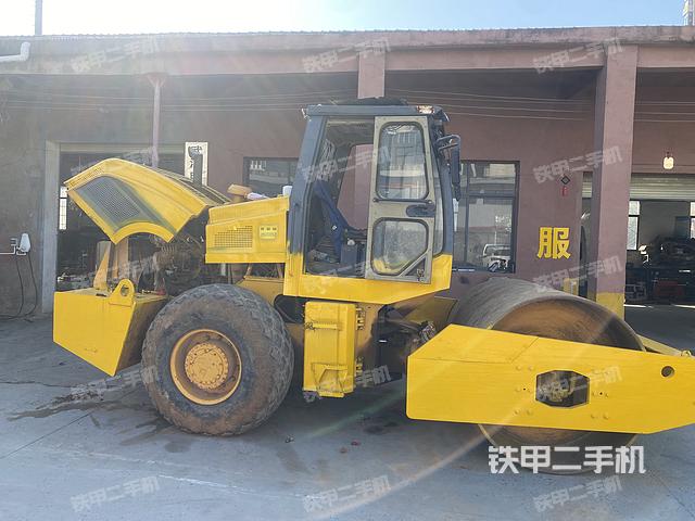 整机左侧（设备外观及核心部件）