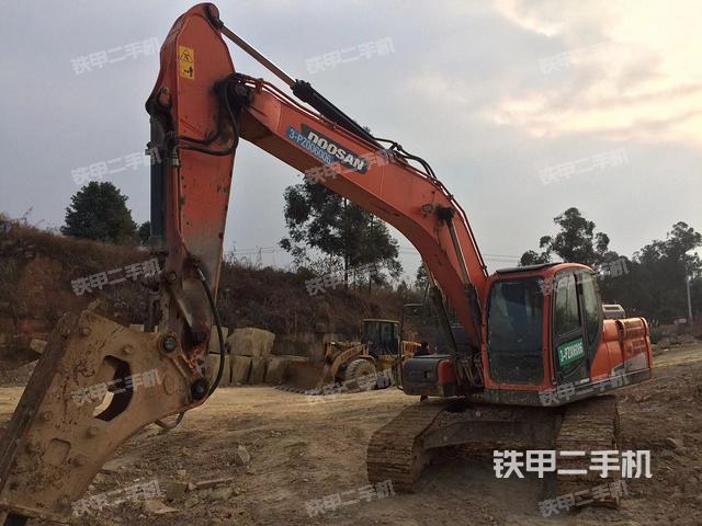 斗山DX220LC-9C挖掘机