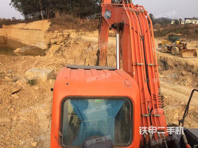 驾驶室顶部（整机外观）