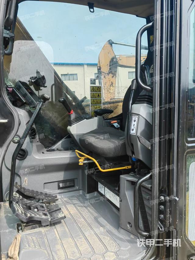 驾驶室整体（整机外观）